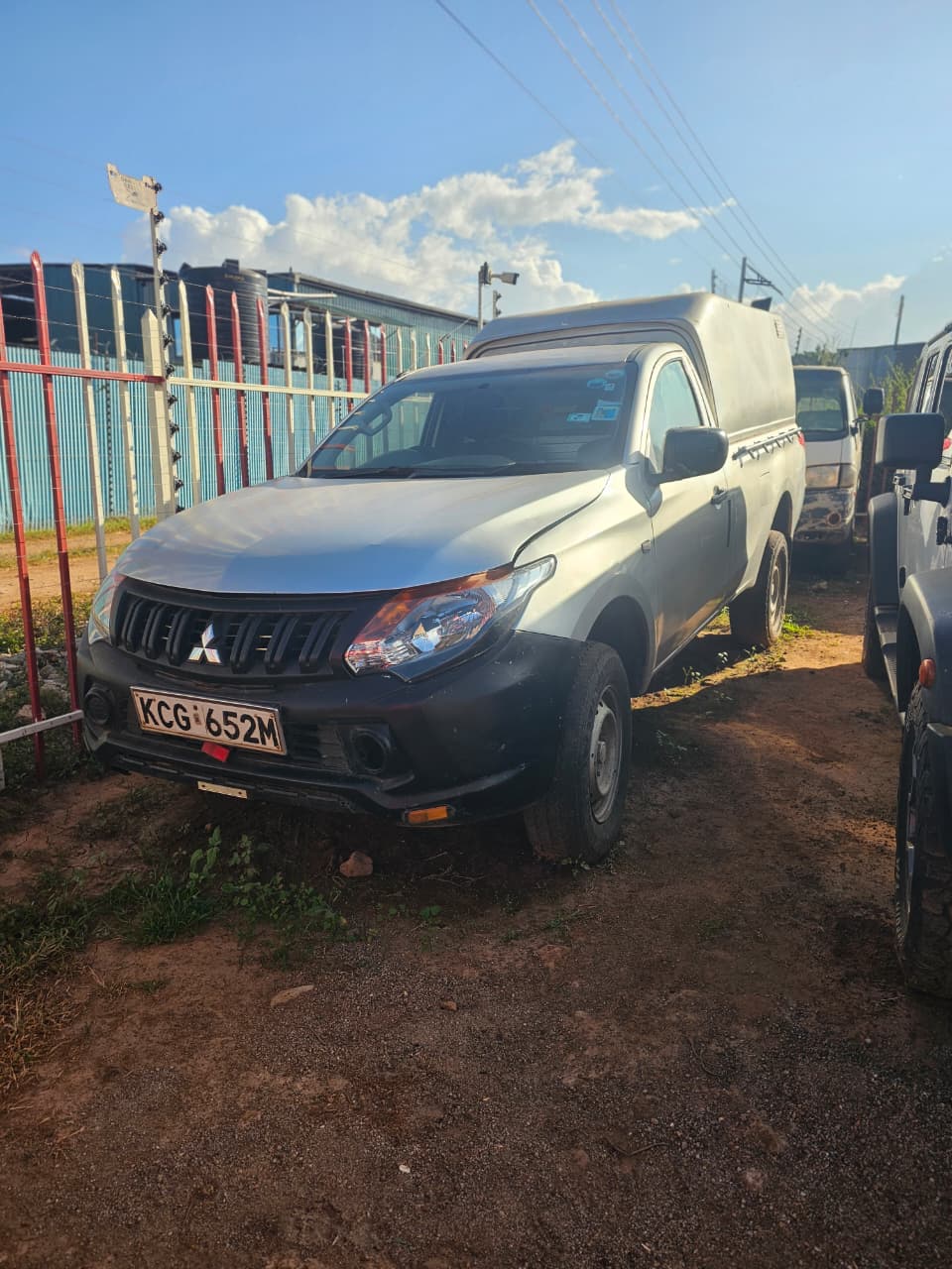 MITSUBISHI L200